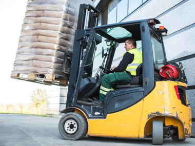 How to Get Hired For Forklift Operator Jobs in the UK and What It Pays