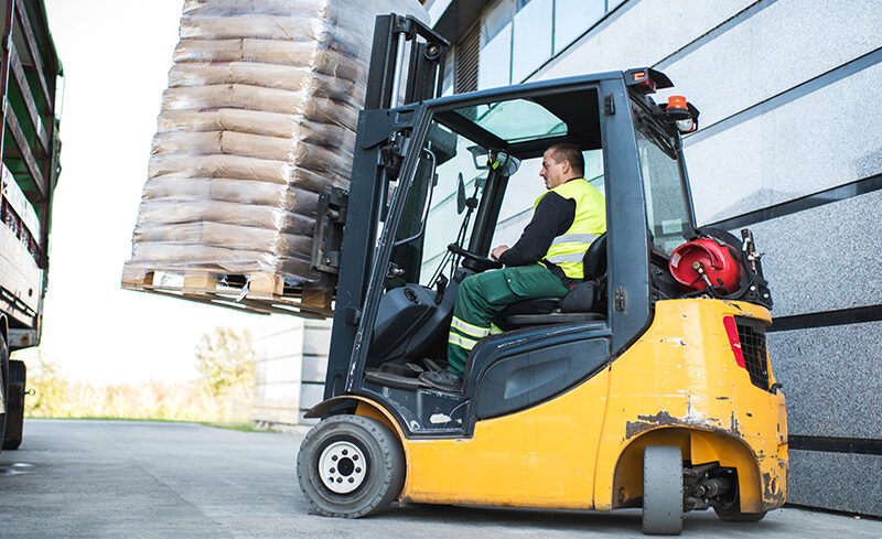 How to Get Hired For Forklift Operator Jobs in the UK and What It Pays
